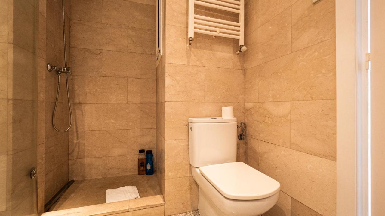 Bed&Bcn Glories Apartment Барселона Екстериор снимка